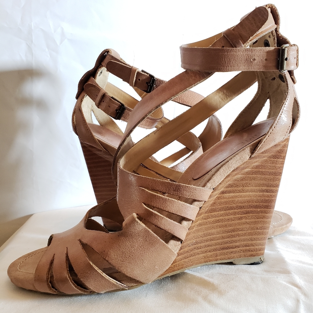Nine West Tan Wedge
